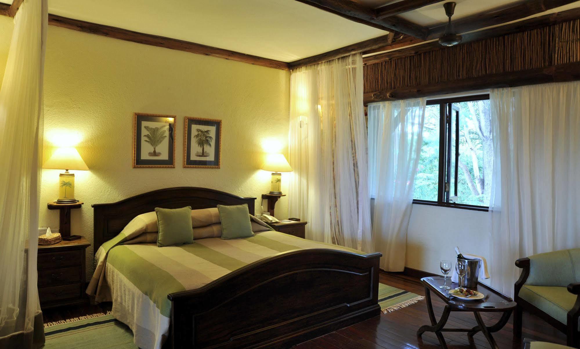 Tsavo Kilaguni Serena Safari Lodge מראה חיצוני תמונה